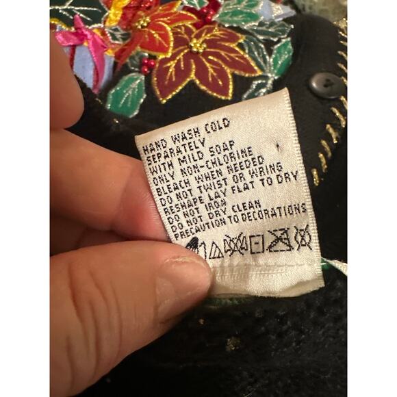 Vintage Quacker Factory Christmas Embroidered Cardigan Santa & Mrs. Claus Size M - Picture 11 of 12